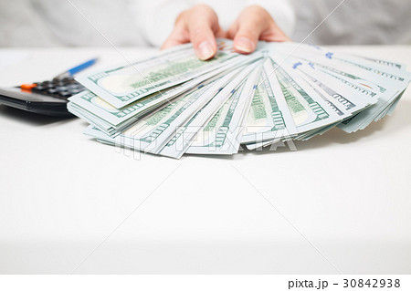 Hands with money 30842938