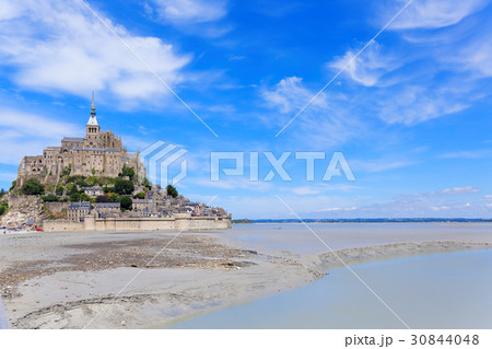 モンサンミシェルと青空 モンサンミシェルと青空 30844048