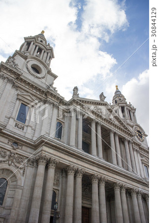 ロンドン：セントポール大聖堂 30844129