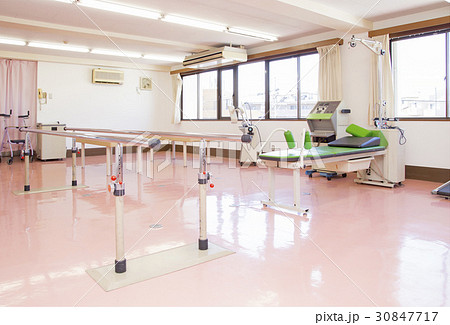 医療イメージ　リハビリルーム 30847717