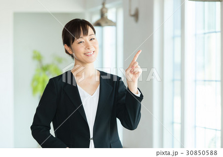 ビジネスウーマン　30代 30850588