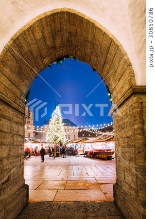 View Of Town Hall Square - Raekoja Plats Through View Of Town Hall Square - Raekoja Plats Through 30850786