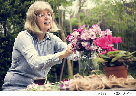 Hobby Lady Mature Flower Arrangement 30852016