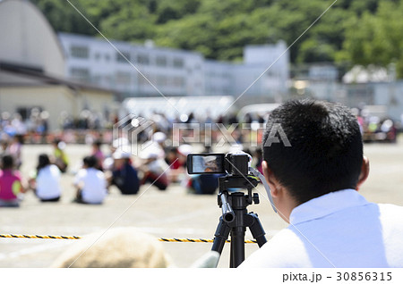 運動会イメージ ビデオ撮影 の写真素材