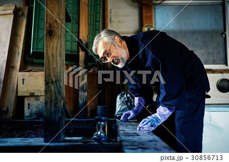 染物職人　男性 30856713