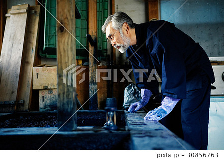 染物職人　男性 30856763