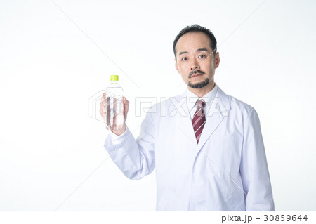 白衣の男性 30859644