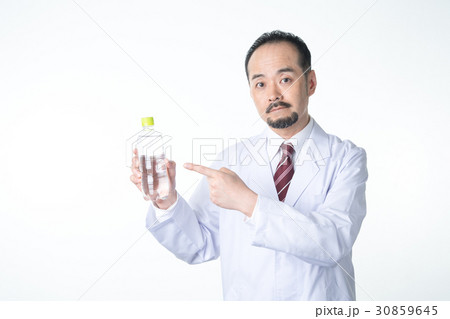 白衣の男性 30859645