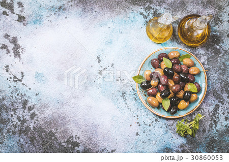 Pickled green and black Mediterranean olives 30860053