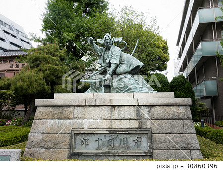 A copper statue of the 9th Danjuro Ichikawa A copper statue of the 9th Danjuro Ichikawa 30860396