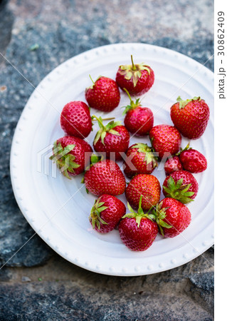 Strawberries on stone, rustic 30862409