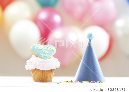 誕生日ケーキ 誕生日パーティー 食べ物 30863171