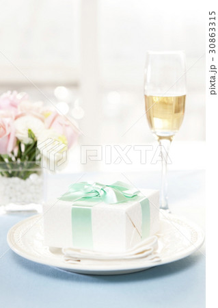 花 シャンパングラス ギフトボックス 30863315