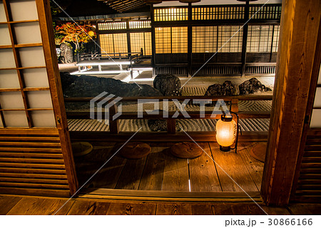 和歌山　高野山　金剛峰寺　蟠龍庭　紅葉のライトアップ　夜間拝観 30866166