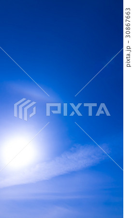 5月の空と雲 ぼやけた空(縦) 5月の空と雲 ぼやけた空(縦) 30867663