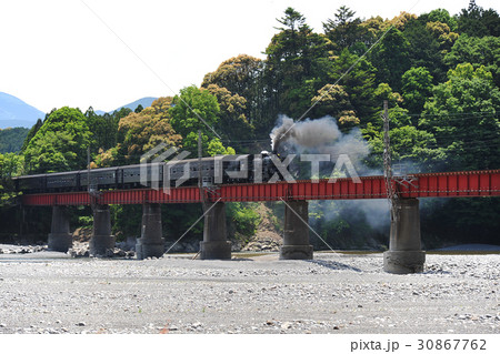 大井川鉄橋を走るSL（大井川鐵道） 30867762