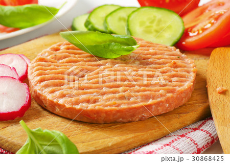 Raw minced meat patty Raw minced meat patty 30868425