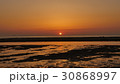 海に沈む夕日 30868997