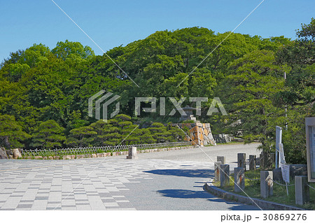新緑と明石公園正面入り口 30869276