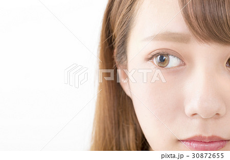 ビューティ　イメージ　見つめる 30872655