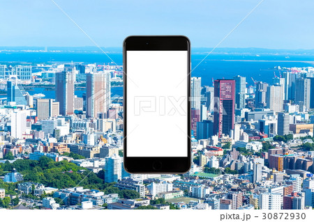スマホ 携帯電話 スマートフォン 都市風景 東京 不動産イメージ スマホ 携帯電話 スマートフォン 都市風景 東京 不動産イメージ 30872930