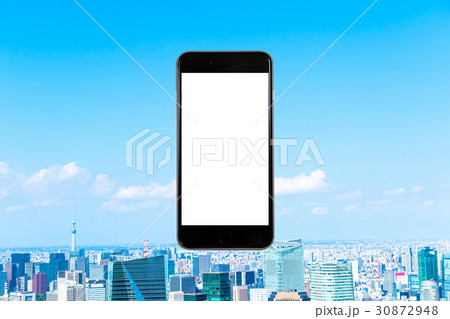 スマホ　携帯電話　スマートフォン　都市風景　東京　不動産イメージ 30872948