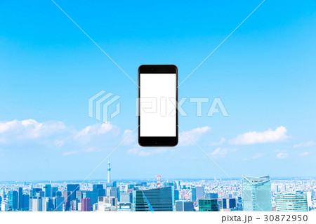 スマホ　携帯電話　スマートフォン　都市風景　東京　不動産イメージ 30872950