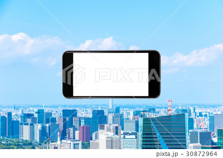 スマホ　携帯電話　スマートフォン　都市風景　東京　不動産イメージ 30872964