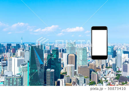 スマホ 携帯電話 スマートフォン 都市風景 東京 不動産イメージ スマホ 携帯電話 スマートフォン 都市風景 東京 不動産イメージ 30873410