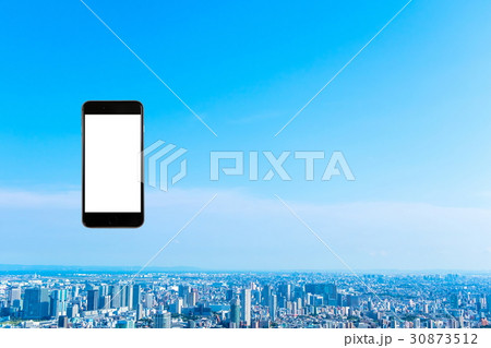 スマホ　携帯電話　スマートフォン　都市風景　東京　不動産イメージ 30873512