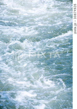 波　波　飛沫　 放流　 流れ　 水　 ウォーター　 スプラッシュ 30874926