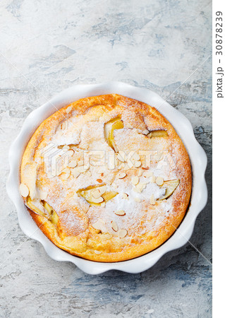 Apple dutch pancake, cake in baking dish. Top view 30878239