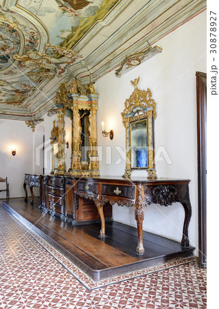 Interior of old church 30878927