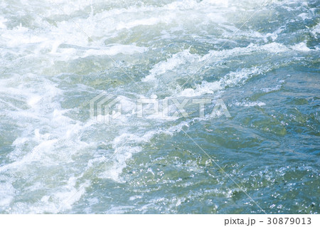 波 波 飛沫 放流 流れ 水 ウォーター スプラッシュ 波 波 飛沫 放流 流れ 水 ウォーター スプラッシュ 30879013