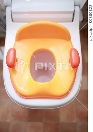 トイレトレーニング 補助便座 (おまる 化粧室 水洗 便所 便器 住宅 マイホーム マンション) 30880822