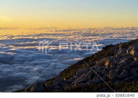北アルプスから望む雲海 北アルプスから望む雲海 30881640