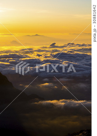 北アルプスから望む雲海 北アルプスから望む雲海 30881642