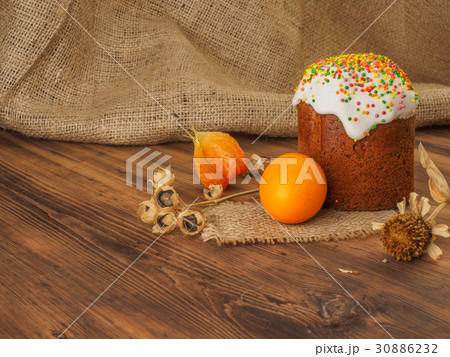 Easter cake and easter colored egg with dry flower Easter cake and easter colored egg with dry flower 30886232