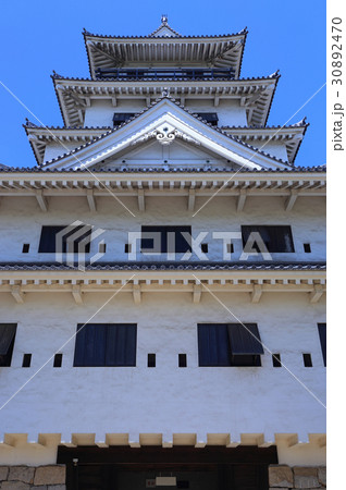 今治城天守を南東から見上げる 30892470