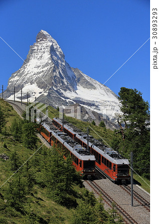 マッターホルンと登山鉄道 30893293