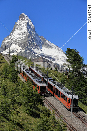 マッターホルンと登山鉄道 30893295