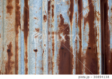 テクスチャー 錆 サビ 金属 スチール 赤サビ 赤 赤褐色 腐食 白 レッド ホワイトの写真素材