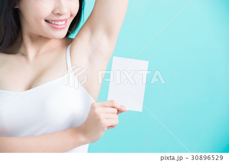 woman show under armpit 30896529
