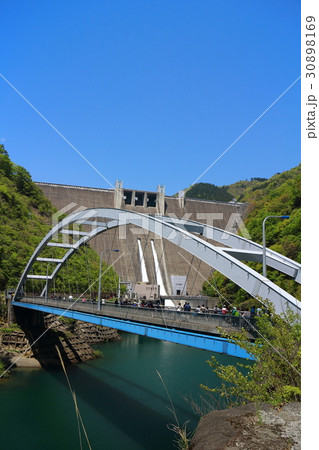 宮ケ瀬ダムと新石小屋橋 30898169