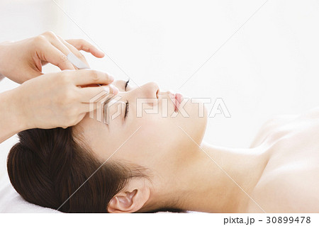 エステ　まつ毛エクステ　まつエク　ビューティー　女性　美容　エステサロン　スキンケア　若い女性 30899478