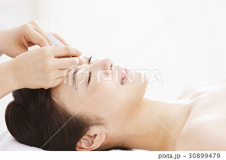 エステ　まつ毛エクステ　まつエク　ビューティー　女性　美容　エステサロン　スキンケア　若い女性 30899479