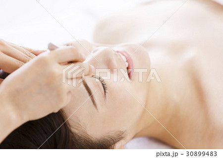 エステ　まつ毛エクステ　まつエク　ビューティー　女性　美容　エステサロン　スキンケア　若い女性 30899483