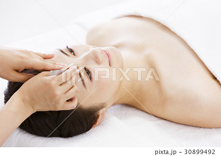 エステ　まつ毛エクステ　まつエク　ビューティー　女性　美容　エステサロン　スキンケア　若い女性 30899492