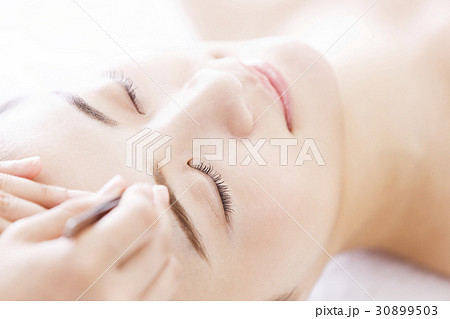 エステ　まつ毛エクステ　まつエク　ビューティー　女性　美容　エステサロン　スキンケア　若い女性 30899503