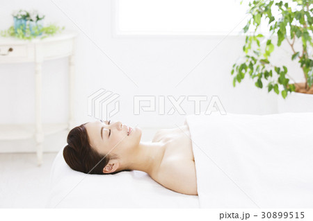 エステ ビューティー ビューティ 女性 美容 エステサロン スキンケア 若い女性 エステ ビューティー ビューティ 女性 美容 エステサロン スキンケア 若い女性 30899515